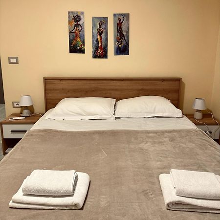 Urban Apartment In Blloku Tiranë Ngoại thất bức ảnh