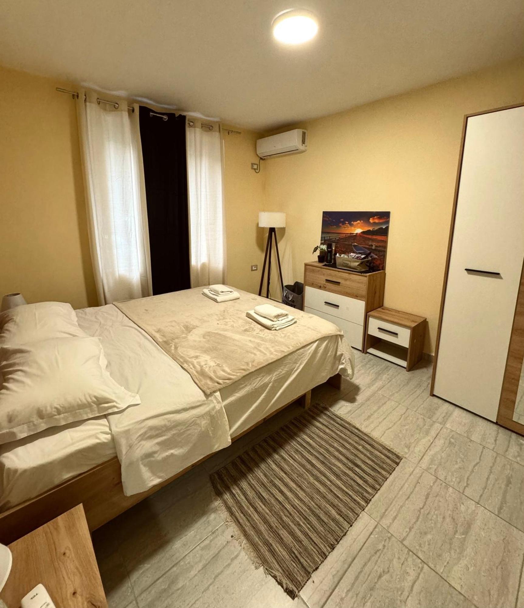 Urban Apartment In Blloku Tiranë Ngoại thất bức ảnh