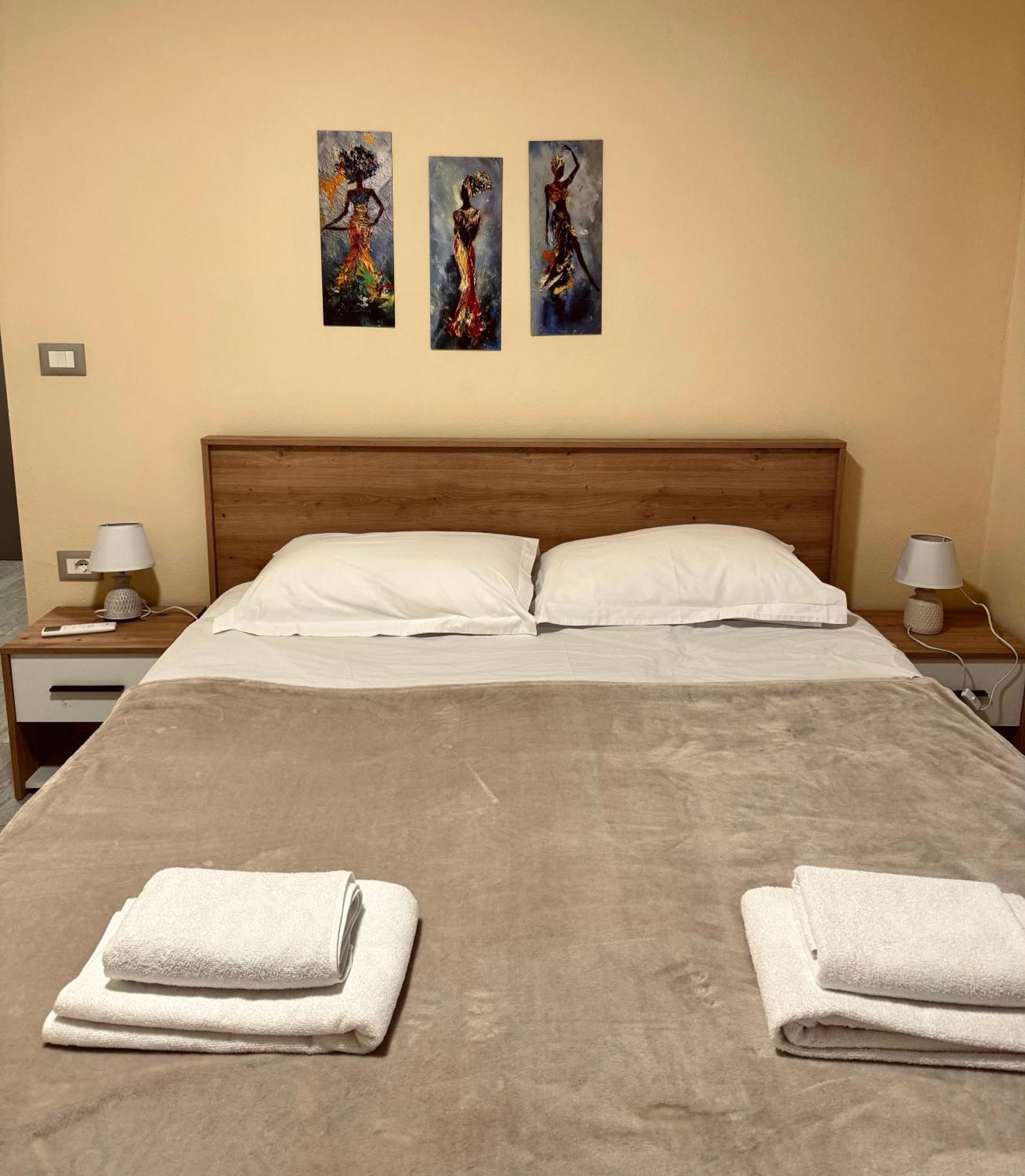 Urban Apartment In Blloku Tiranë Ngoại thất bức ảnh